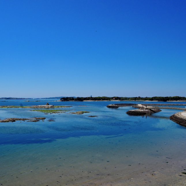 春の海と空、４月の佐久島